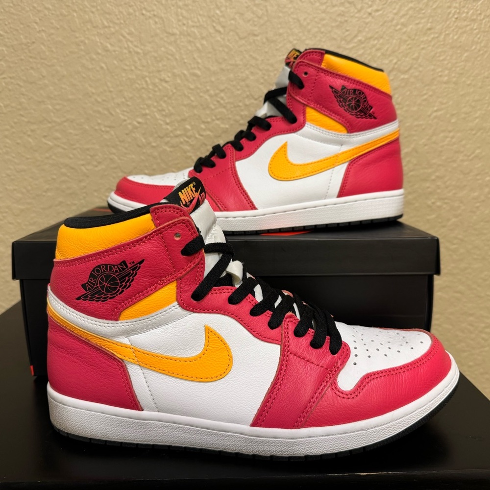 Jordan 1 retro high OG Light Fusion Red Size 11